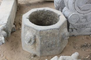 antique wellhead, stone wellhead, bluestone wellhead, antique stone wellhead - JK032