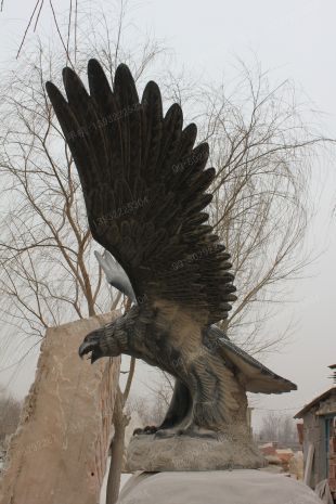 动物石雕老鹰,石雕雄鹰雕塑,园林石雕雄鹰雕塑,雄鹰动物雕塑,曲阳石雕厂,曲阳雕塑公司 -- XY005