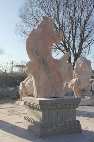 动物石雕鱼,石雕鱼雕塑,园林石雕鱼雕塑,鲤鱼雕塑,石雕喷泉鱼雕塑,曲阳石雕厂,曲阳雕塑公司 -- Y009