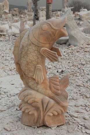 动物石雕鱼,石雕鱼雕塑,园林石雕鱼雕塑,鲤鱼雕塑,石雕喷泉鱼雕塑,曲阳石雕厂,曲阳雕塑公司 -- Y017