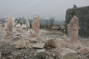 动物石雕鱼,石雕鱼雕塑,园林石雕鱼雕塑,鲤鱼雕塑,石雕喷泉鱼雕塑,曲阳石雕厂,曲阳雕塑公司 -- Y028