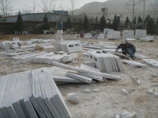 石雕栏板加工现场,石雕栏板安装现场 - JGXC014